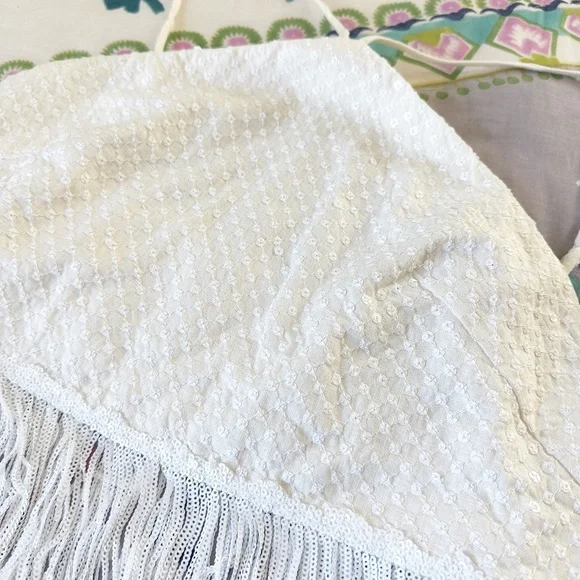 Elliatt Water Lily Top in size M in Ivory/White - Picture 7 of 11